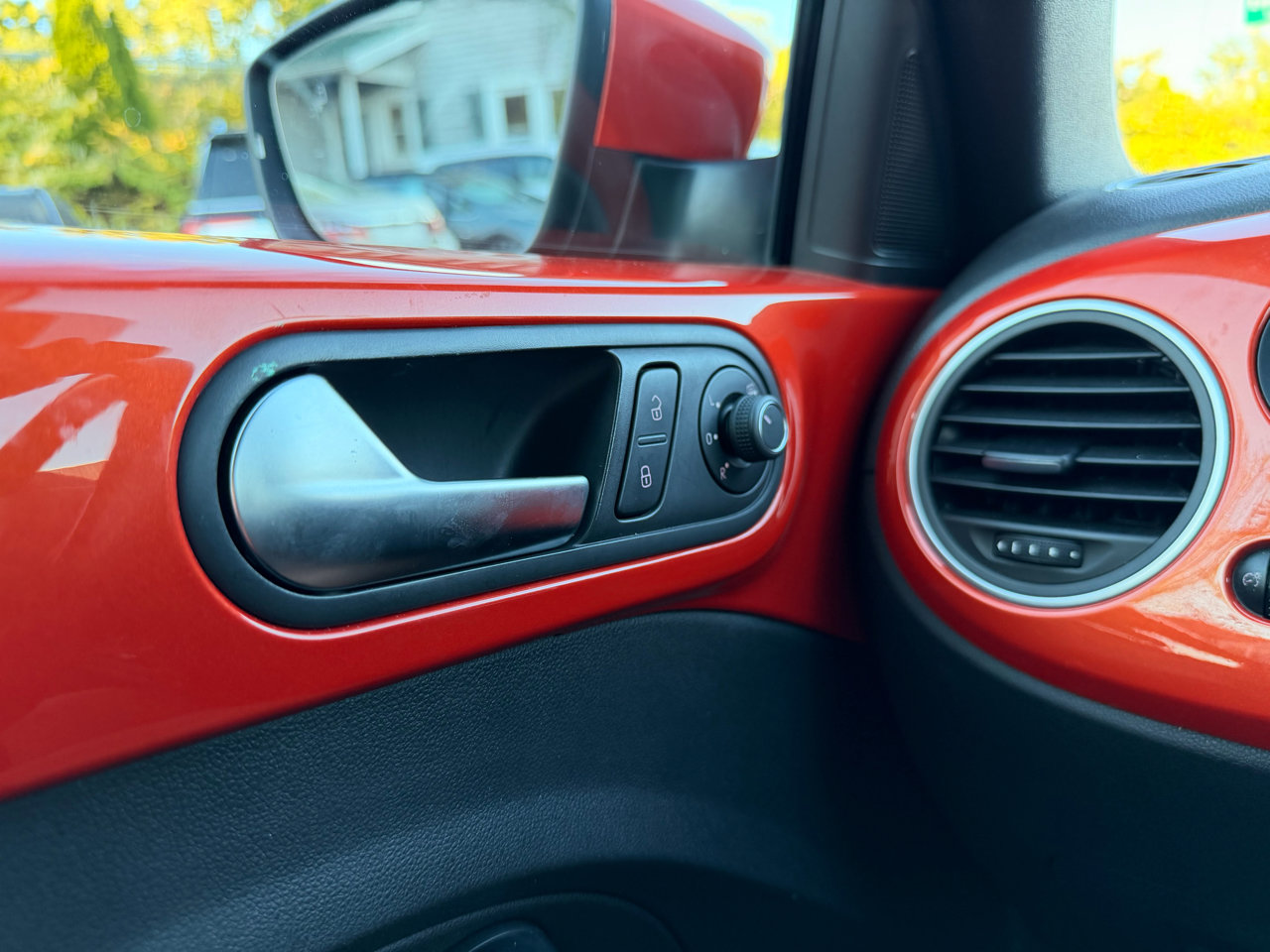 Used 2019 Volkswagen Beetle 2.0T SE image 33