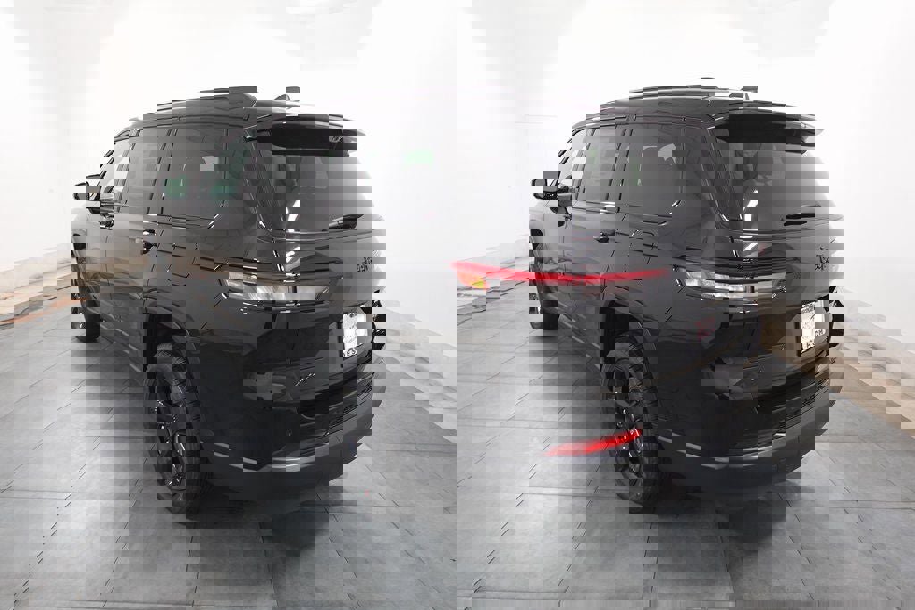 New 2025 Jeep Grand Cherokee L Limited w/ Luxury Tech Group II image 3