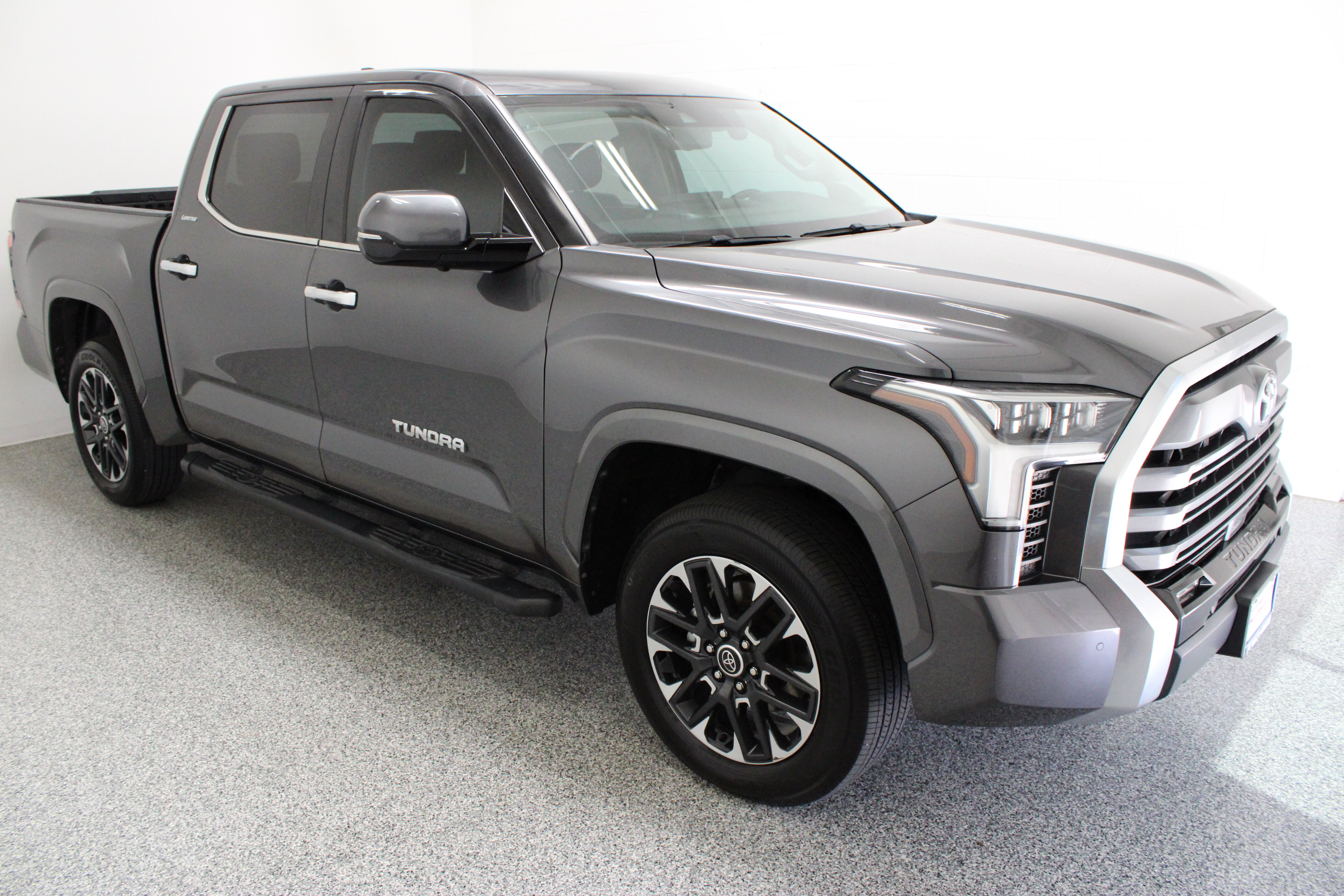 Used 2024 Toyota Tundra Limited AWD/4WD image 4