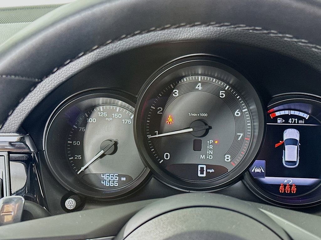 Used 2025 Porsche Macan image 13