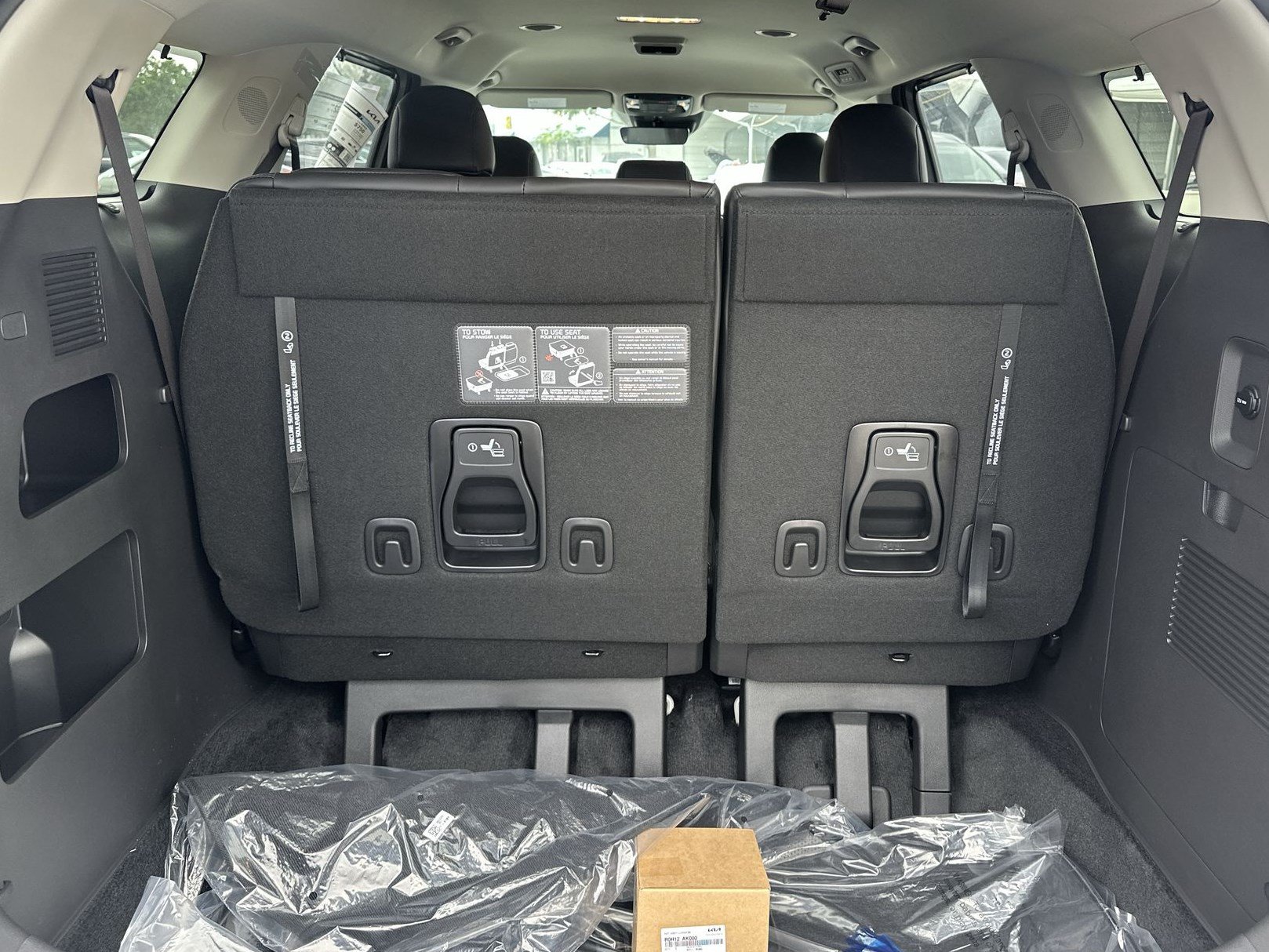 New 2026 Kia Carnival EX FWD image 19