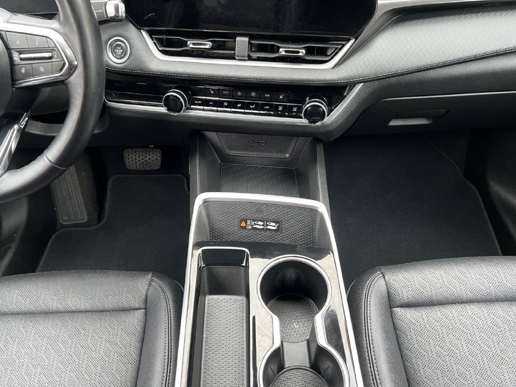 Used 2025 Chevrolet Equinox LT w/ Convenience Package II AWD/4WD image 16