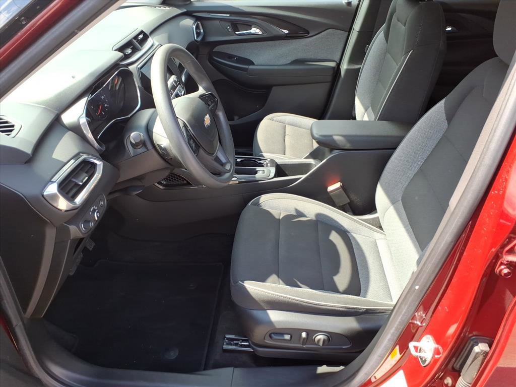 Used 2022 Chevrolet TrailBlazer LT w/ Convenience Package FWD image 11
