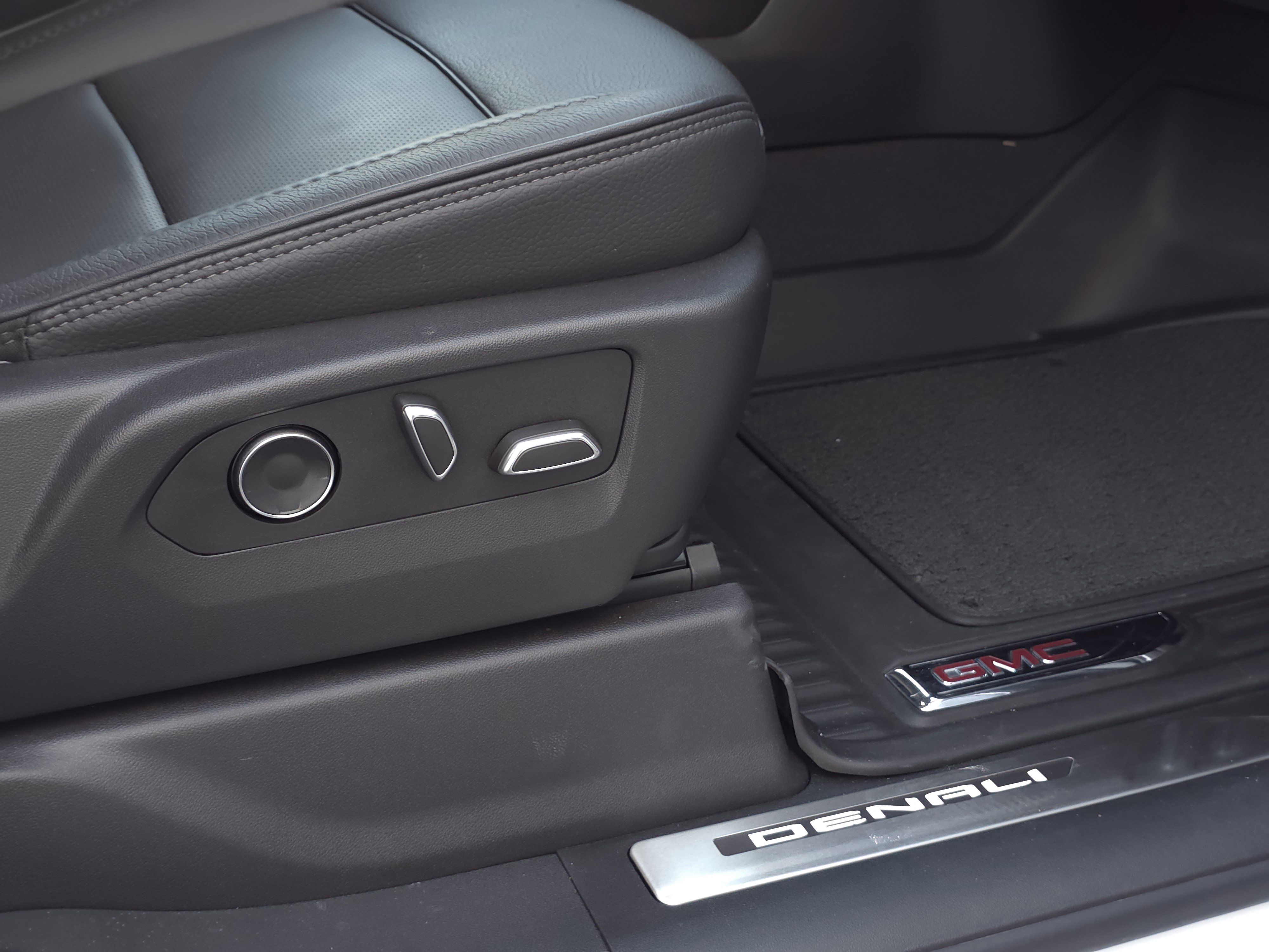 Used 2025 GMC Sierra 2500 Denali w/ Denali Reserve Package image 43