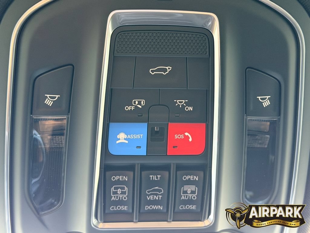 New 2026 Jeep Grand Cherokee Limited w/ Luxury Tech Group II AWD/4WD image 28