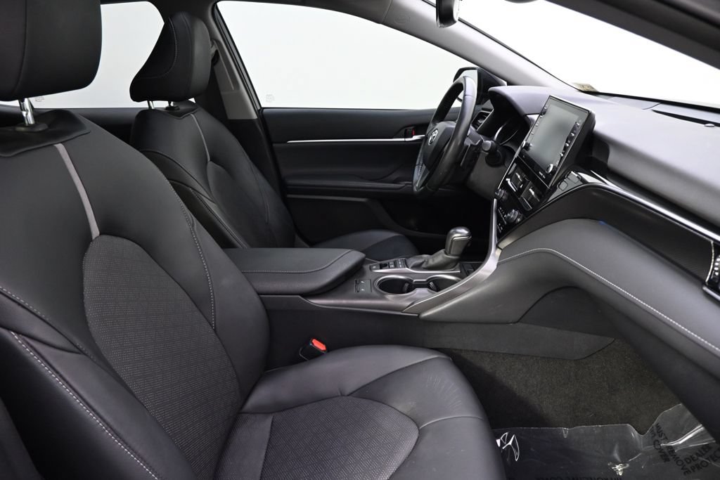 Used 2022 Toyota Camry XSE w/ Cold Weather Package FWD image 15