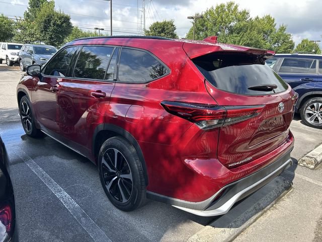 Used 2022 Toyota Highlander XSE FWD image 2