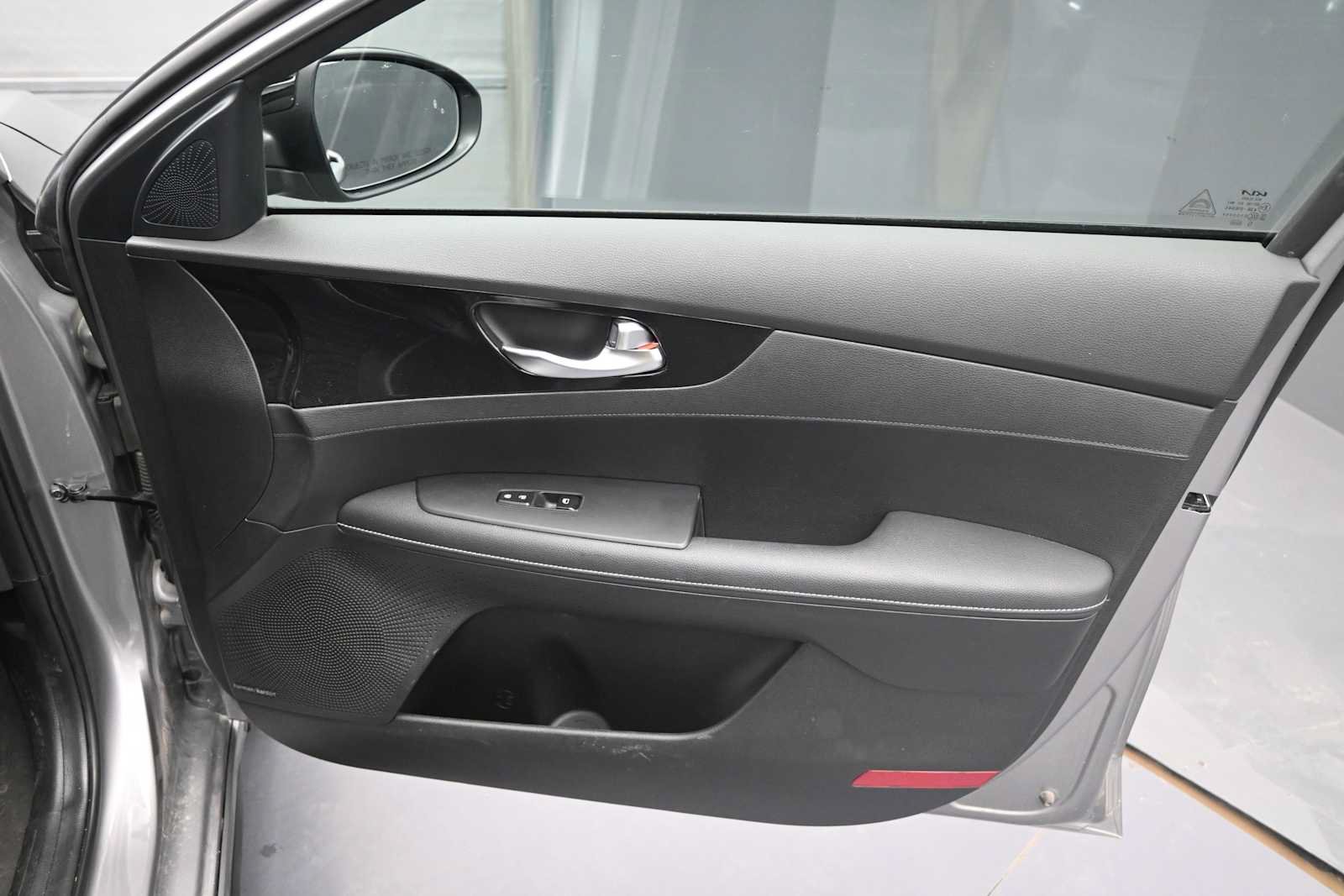 Used 2023 Kia Forte GT-Line w/ GT-Line Premium Package FWD image 27