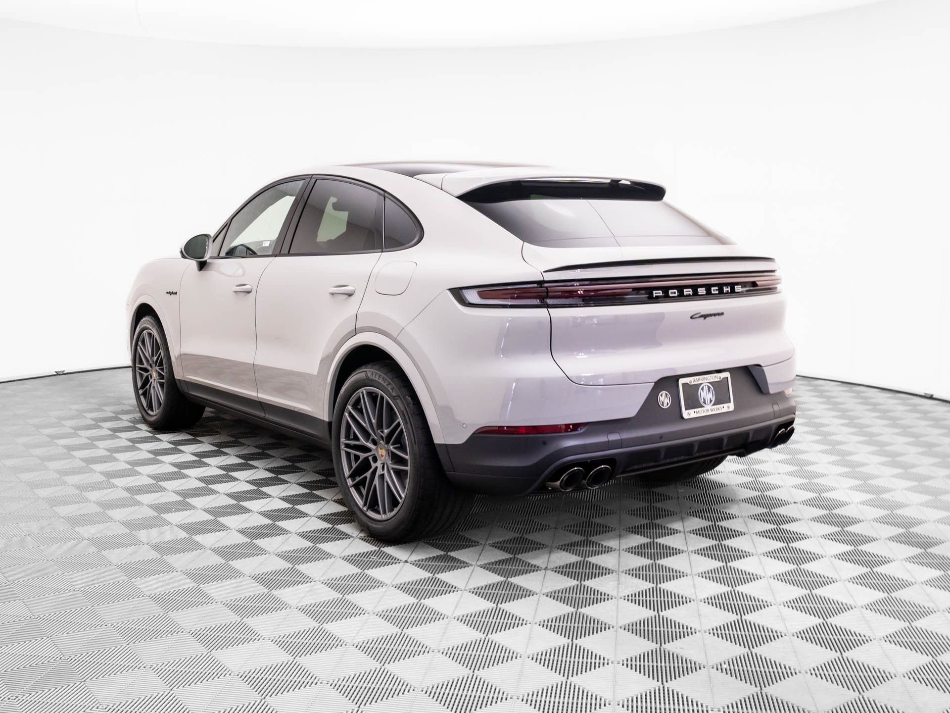 New 2026 Porsche Cayenne E-Hybrid Coupe AWD/4WD image 3