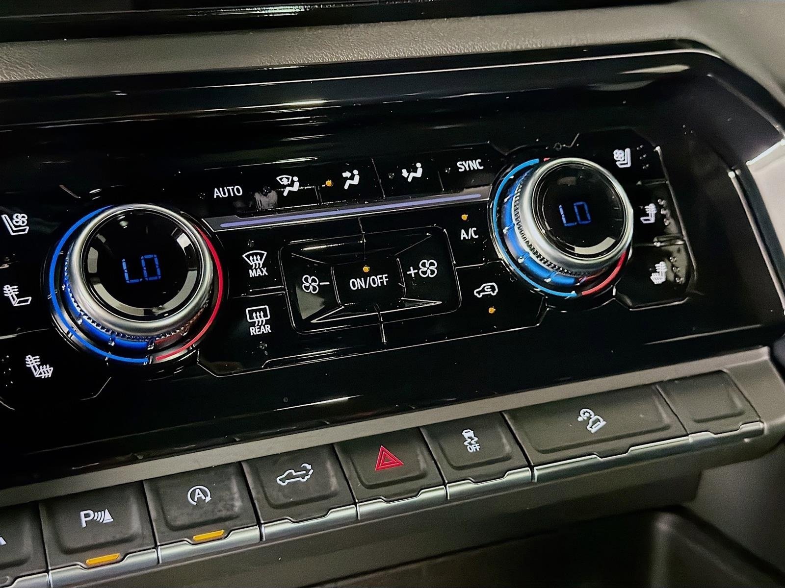 Used 2026 GMC Sierra 1500 AT4 w/ Technology Package image 18