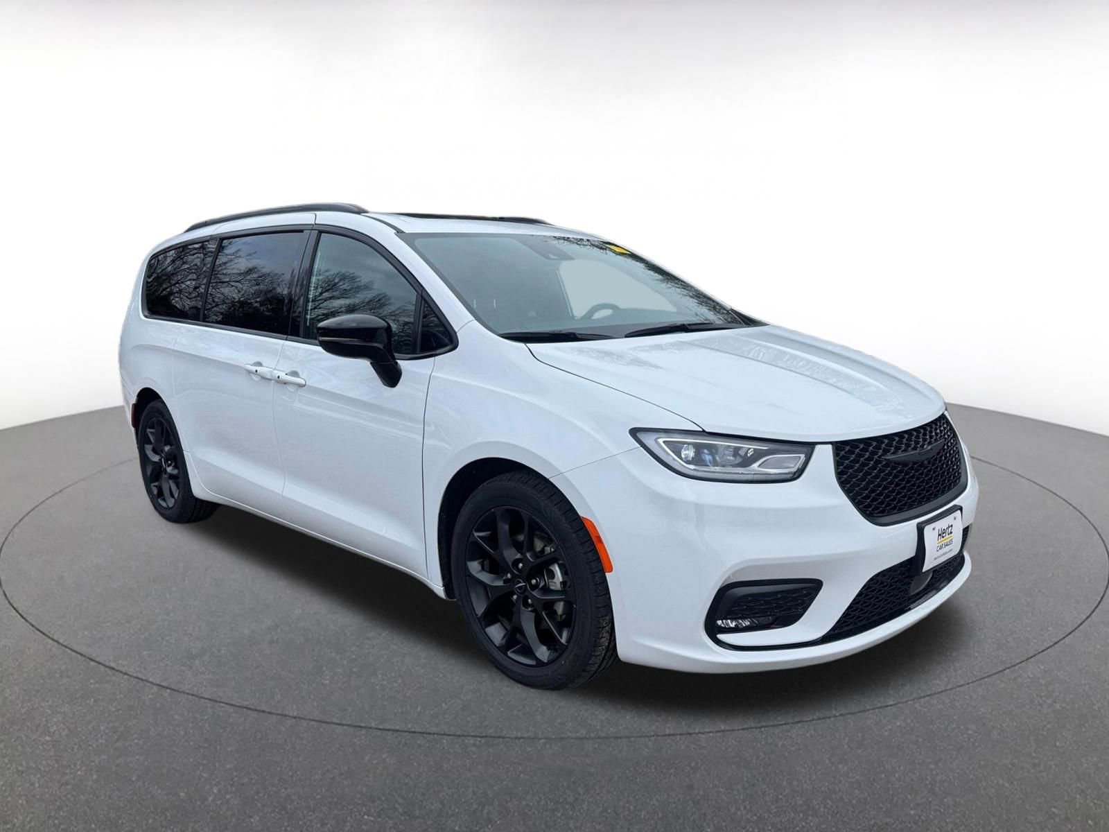 Used 2025 Chrysler Pacifica Limited image 1