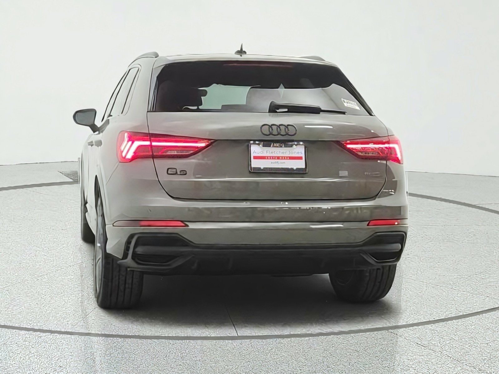 Used 2023 Audi Q3 2.0T Premium w/ Black Optic Sport Package AWD/4WD image 6