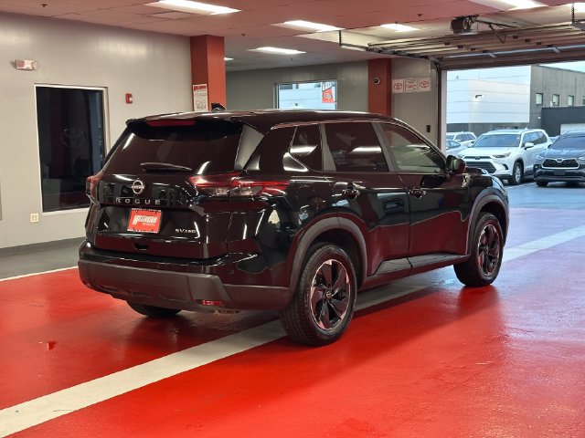 Used 2024 Nissan Rogue SV AWD/4WD image 4