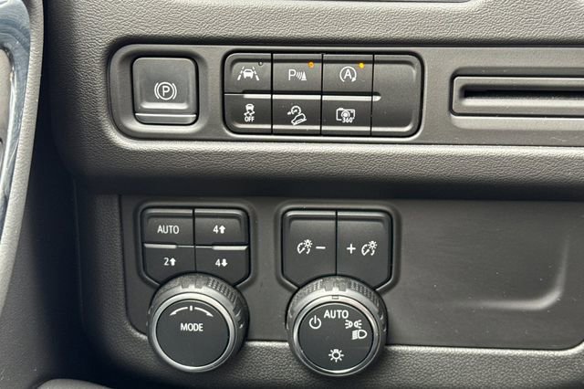 Used 2023 Chevrolet Tahoe Z71 w/ Luxury Package image 39