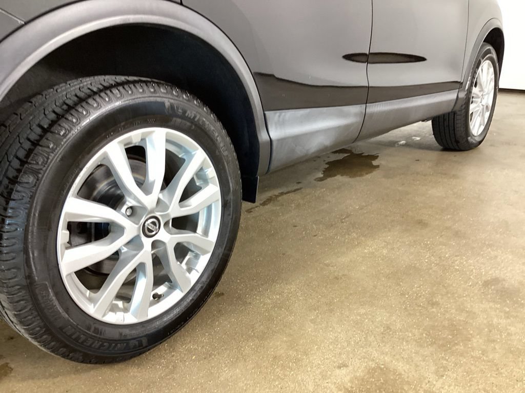 Used 2020 Nissan Rogue Sport SV FWD image 9