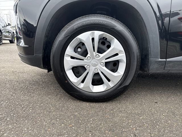 Used 2025 Chevrolet Trax LS image 28