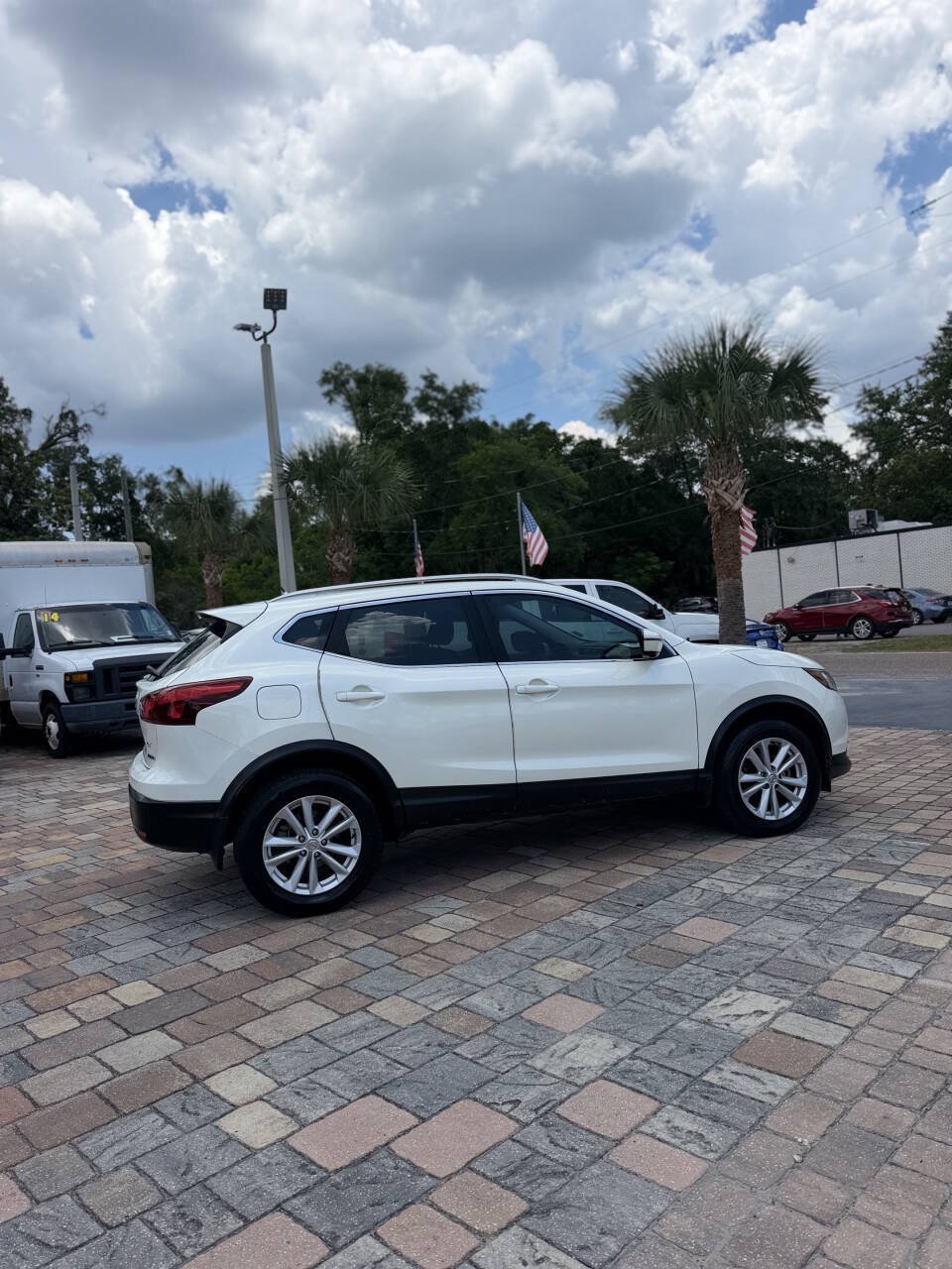 Used 2017 Nissan Rogue Sport SV w/ SV Premium Package FWD image 4