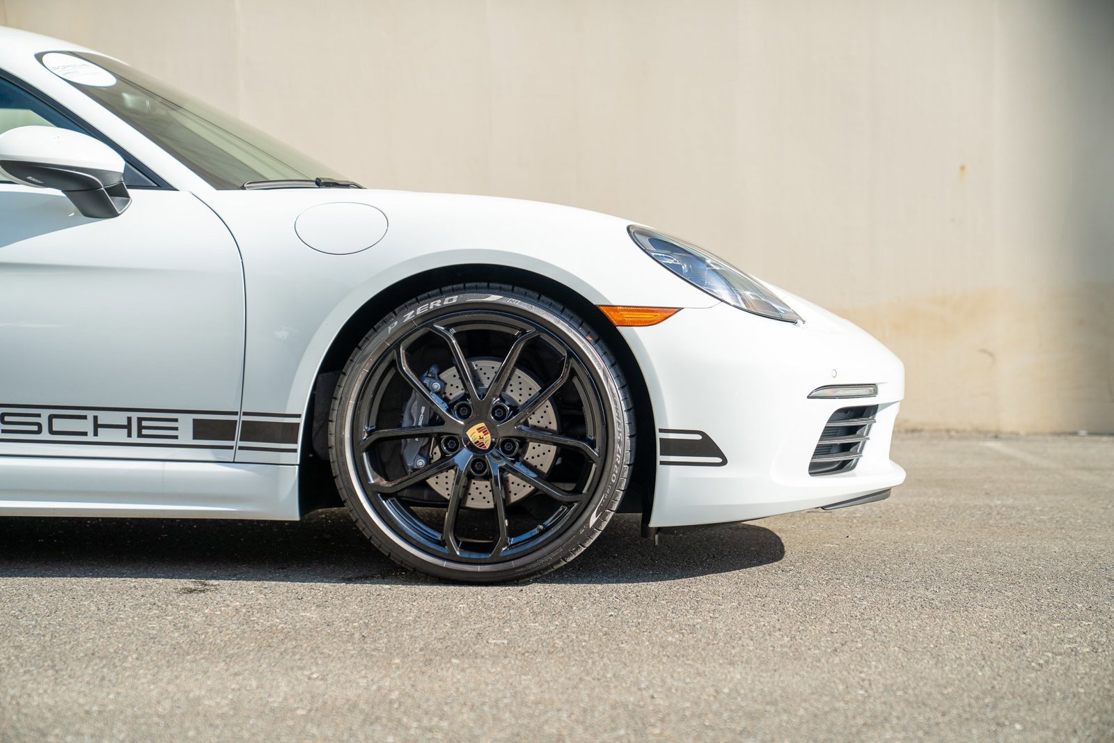 Used 2025 Porsche 718 Cayman image 9