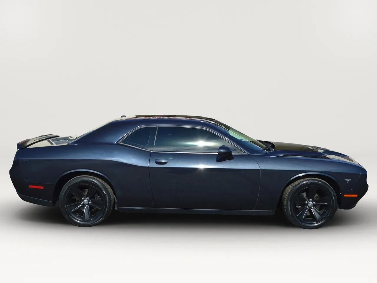 Used 2019 Dodge Challenger SXT image 6