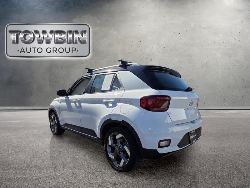 Used 2022 Hyundai Venue Limited FWD image 3