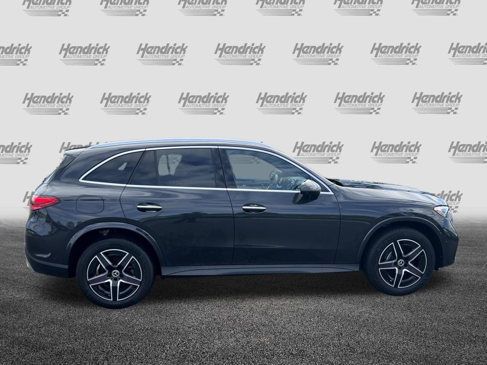 Used 2025 Mercedes-Benz GLC 300 4MATIC image 11