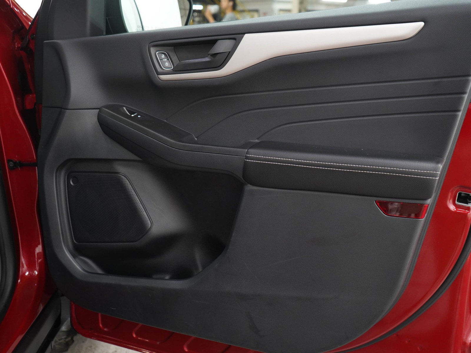 Used 2022 Ford Escape SE w/ Cold Weather Package FWD image 11