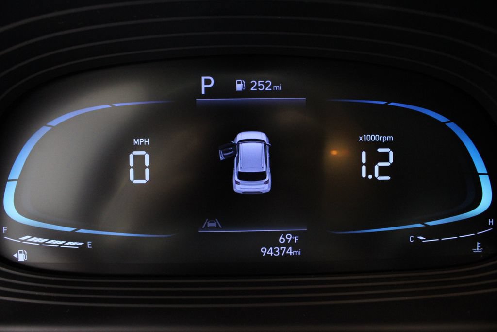Used 2023 Hyundai Venue SEL FWD image 28