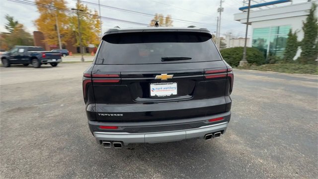 Used 2025 Chevrolet Traverse LT image 7