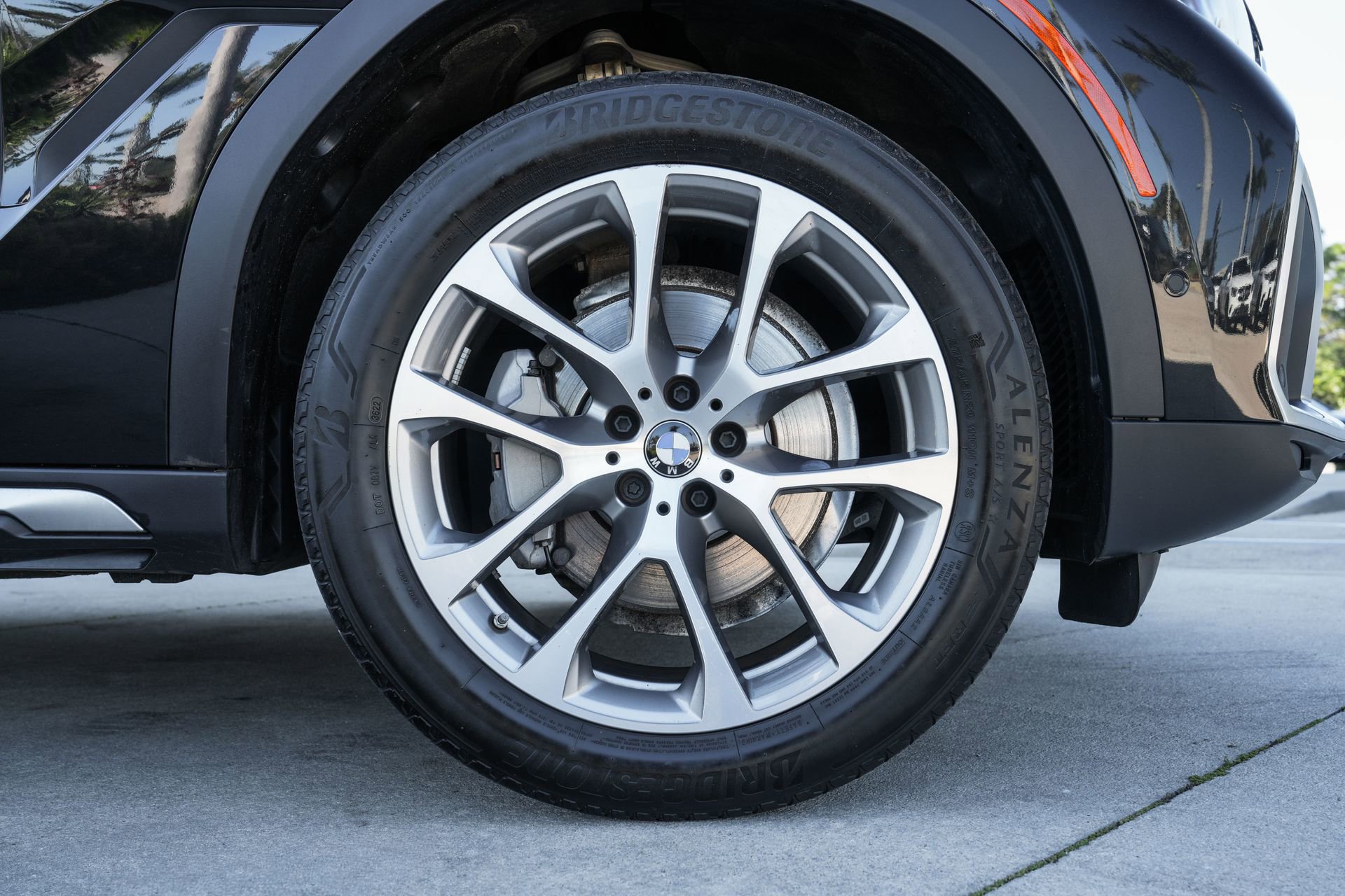 Used 2023 BMW X6 xDrive40i w/ Climate Comfort Package image 28