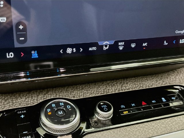 Used 2025 Ford Expedition Tremor AWD/4WD image 16