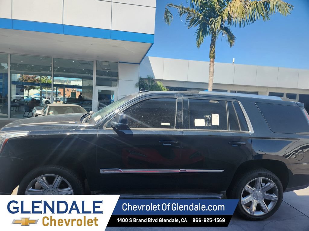 Used 2017 Cadillac Escalade Luxury AWD/4WD image 4