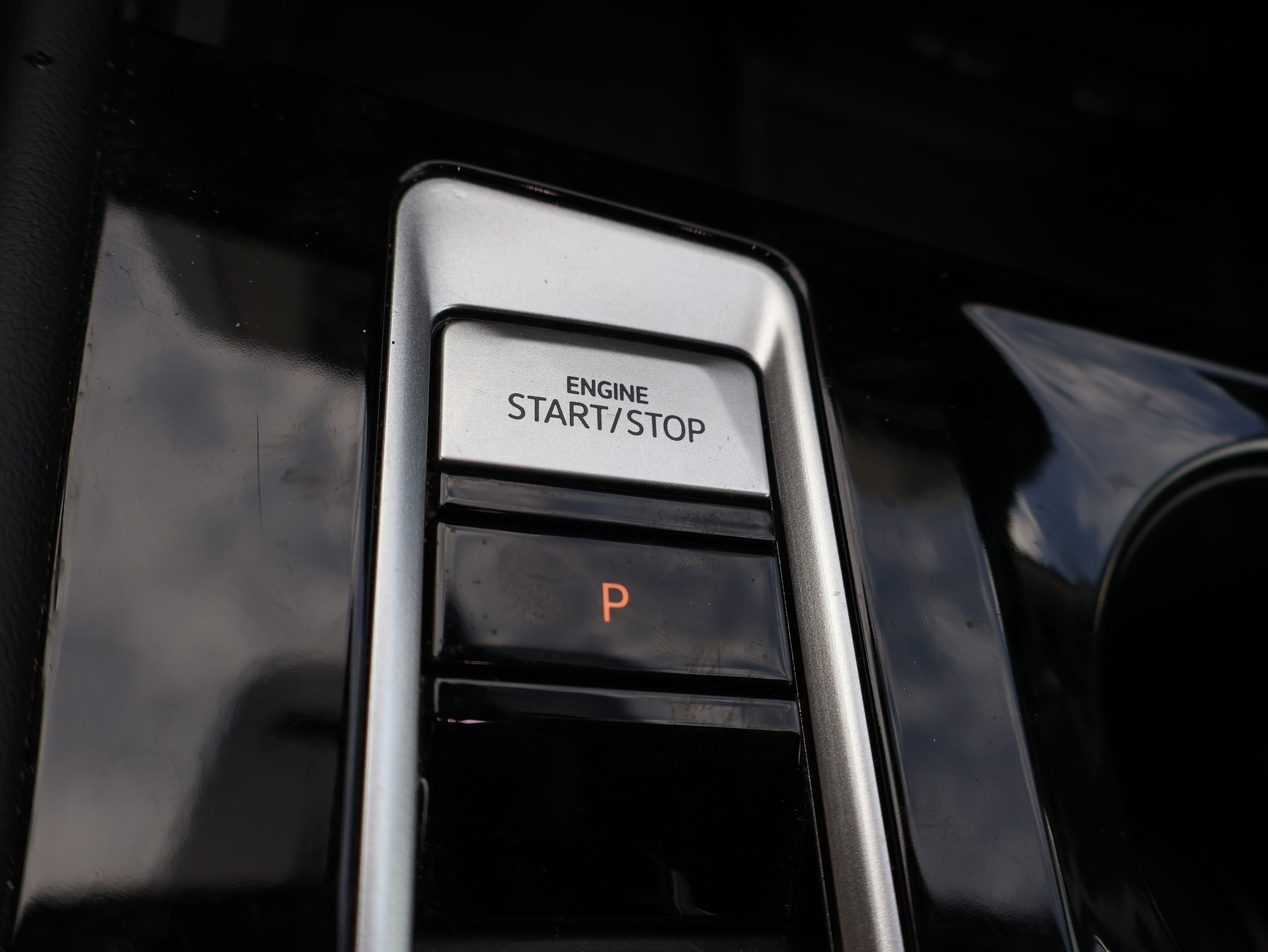 Used 2024 Volkswagen Atlas SE image 37