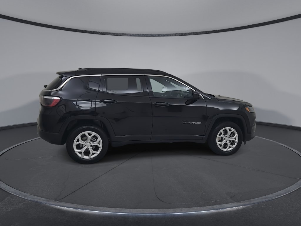 Certified 2024 Jeep Compass Latitude AWD/4WD image 18