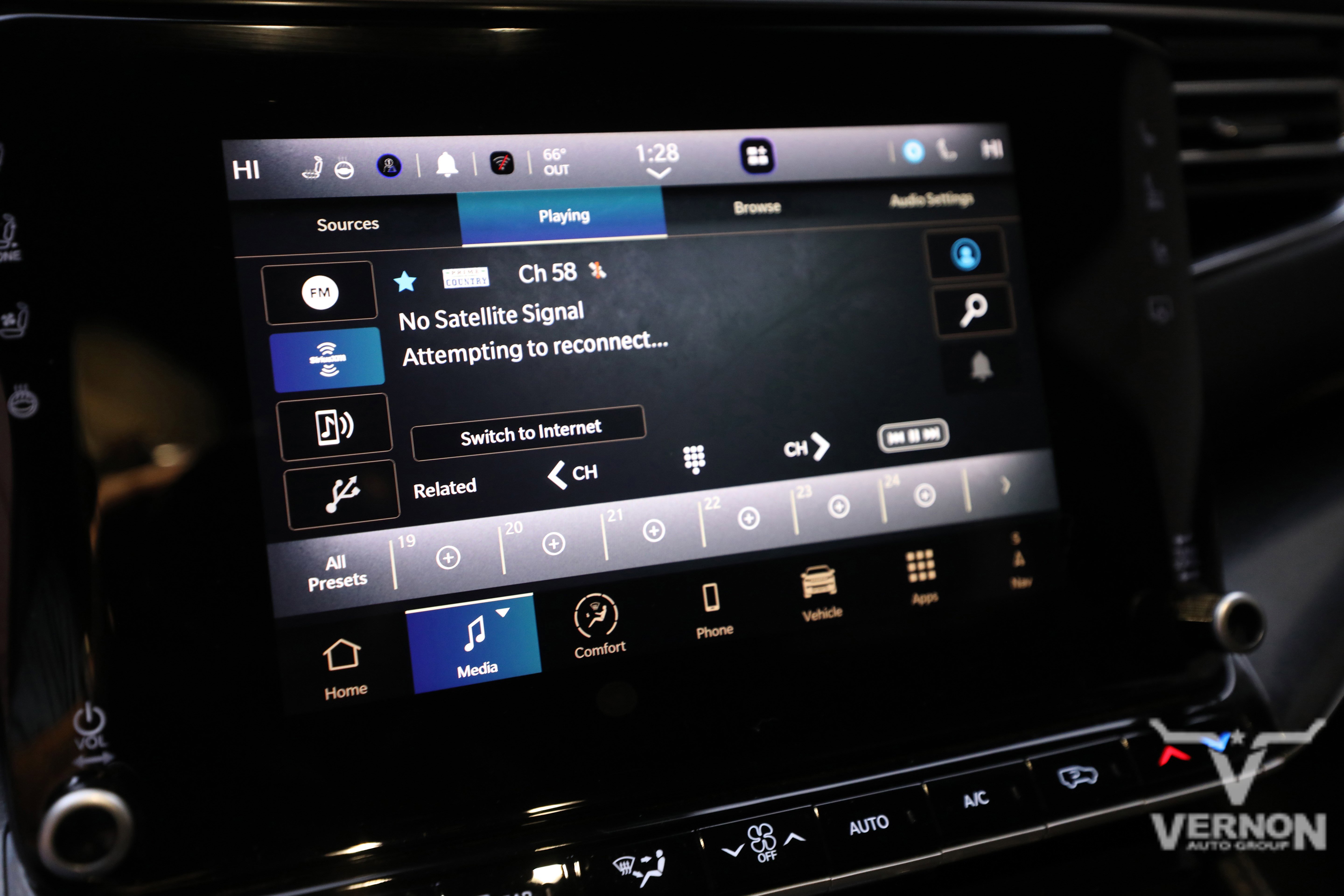 Used 2024 Jeep Wagoneer 4WD w/ HD Trailer Tow Package image 24