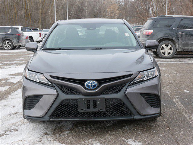 Used 2020 Toyota Camry SE image 2