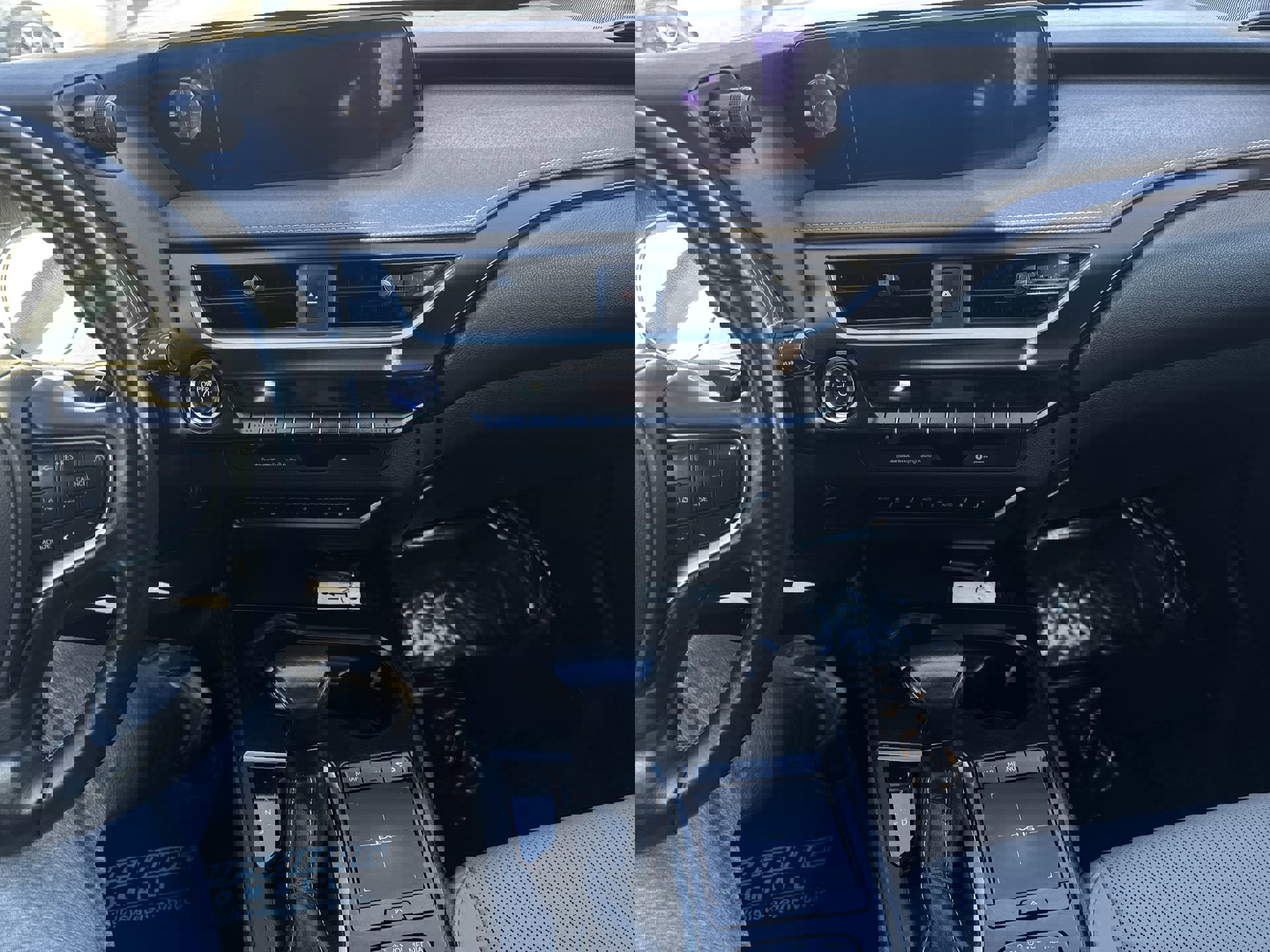 Used 2019 Lexus UX 250h image 36