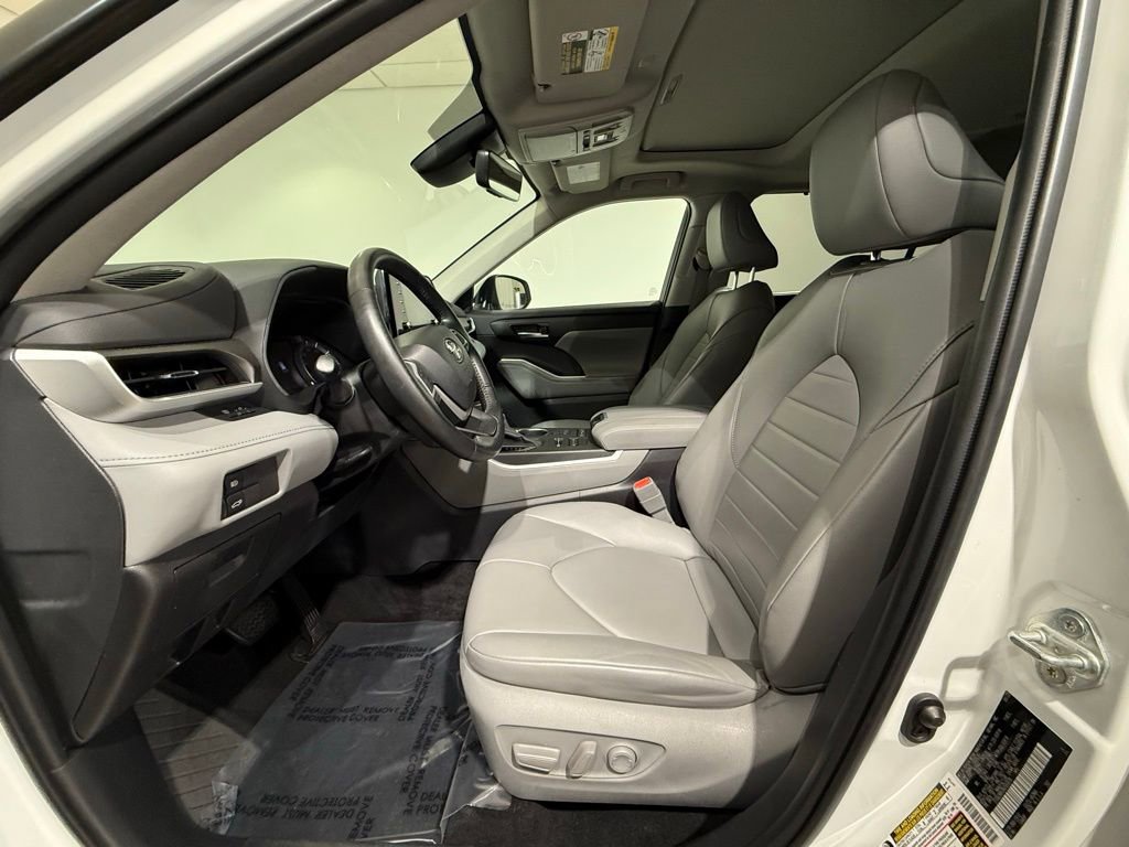Used 2022 Toyota Highlander XLE image 13