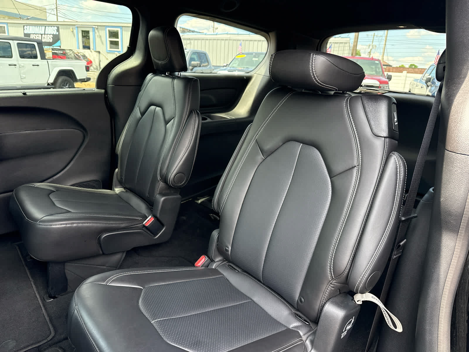 Used 2026 Chrysler Pacifica Select FWD image 10