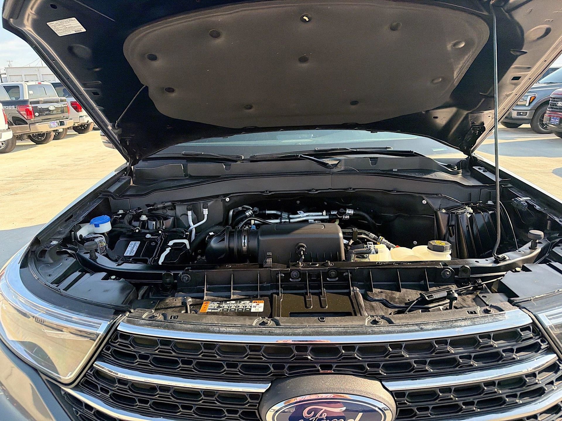 Used 2024 Ford Explorer XLT w/ Equipment Group 202A AWD/4WD image 33
