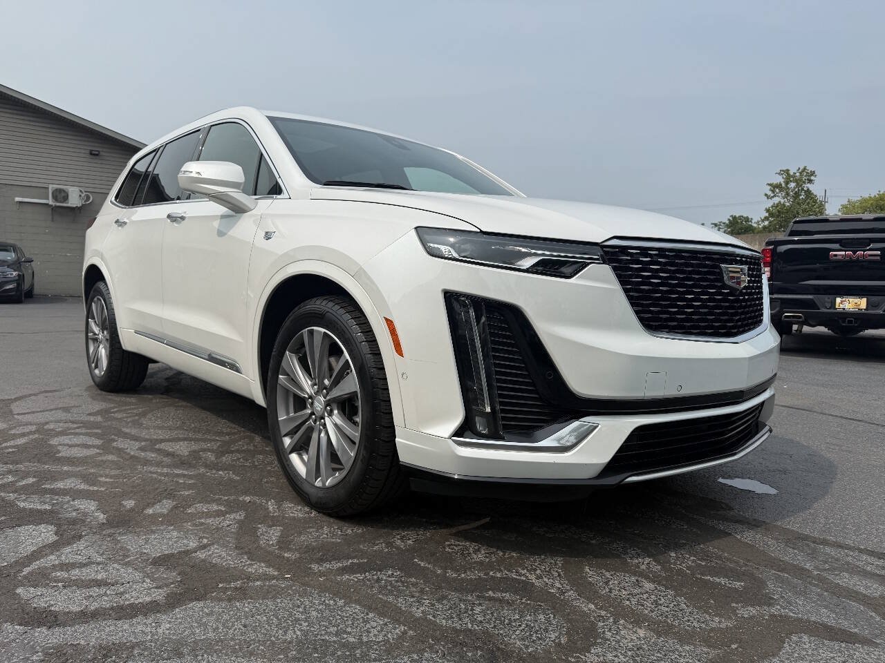 Used 2022 Cadillac XT6 Premium Luxury w/ Technology Package AWD/4WD image 3