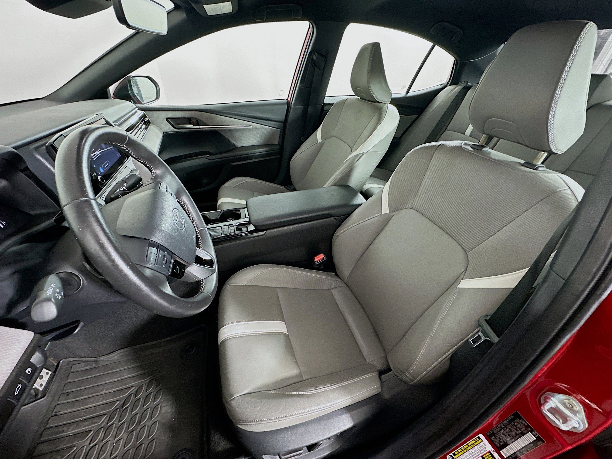 Used 2025 Toyota Camry SE image 13