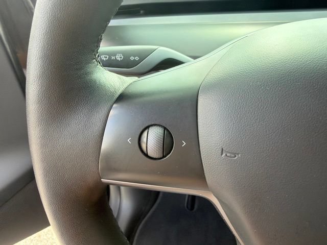 Used 2023 Tesla Model Y Performance AWD/4WD image 23