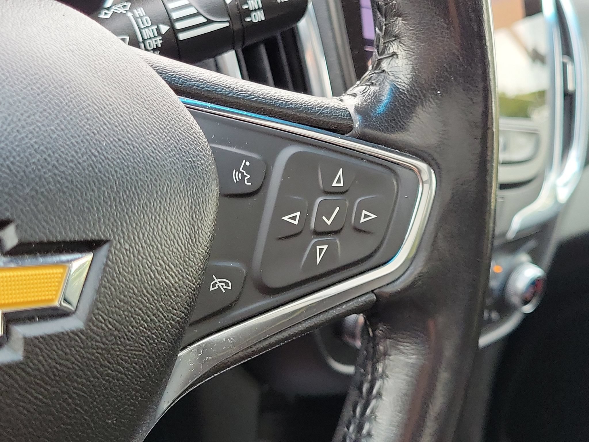 Used 2019 Chevrolet Equinox LT w/ Sun & Navigation Package FWD image 13