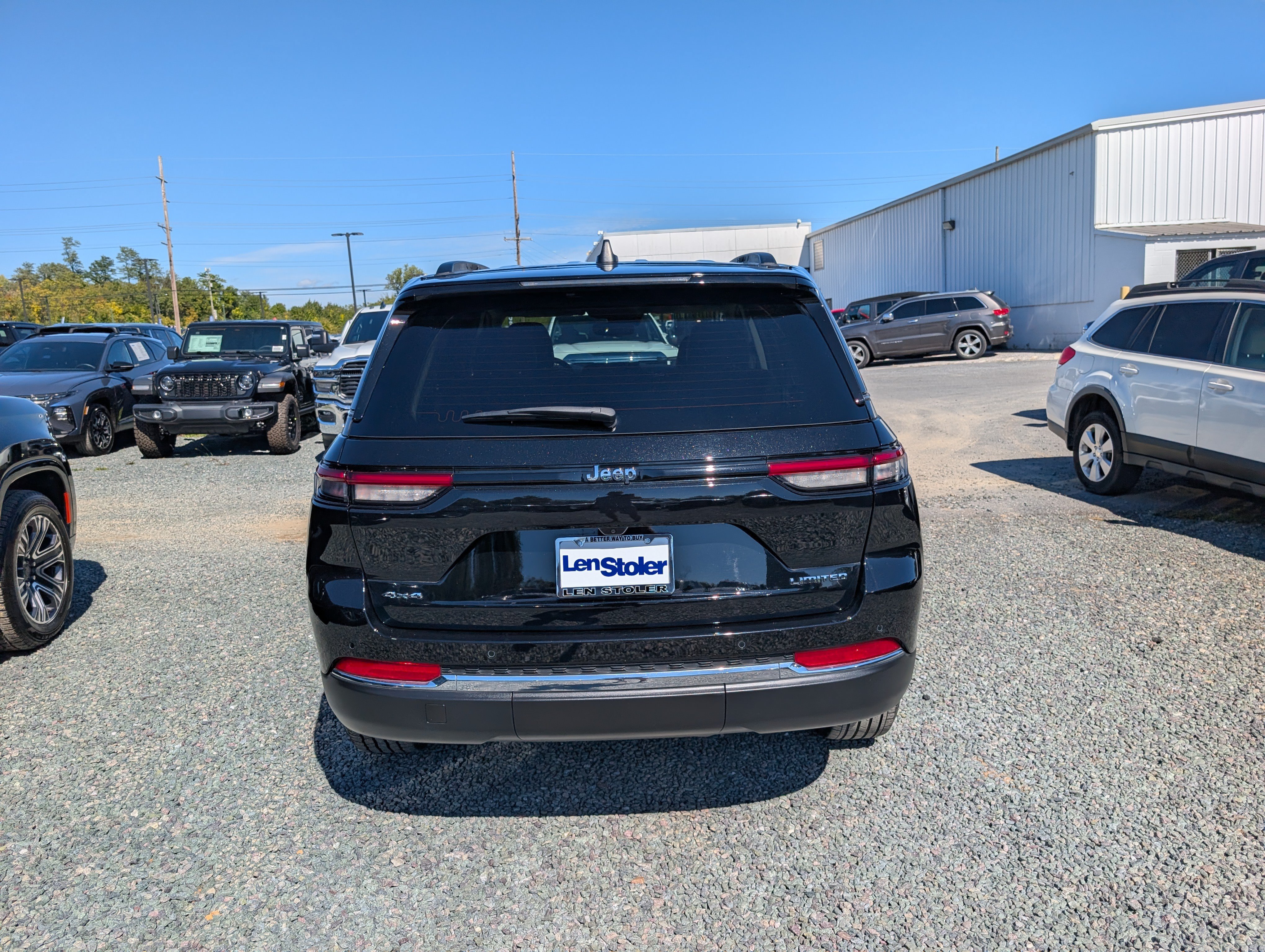 Used 2023 Jeep Grand Cherokee Limited w/ Trailer Tow Prep Group (B) AWD/4WD image 4
