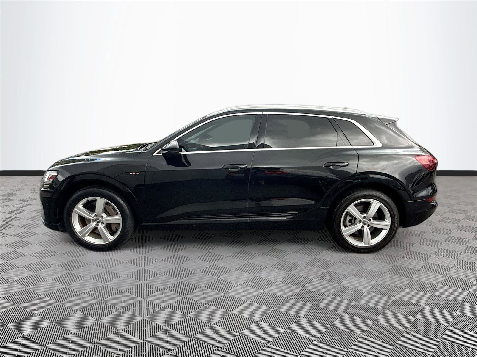 Certified 2019 Audi e-tron Premium Plus AWD/4WD image 4