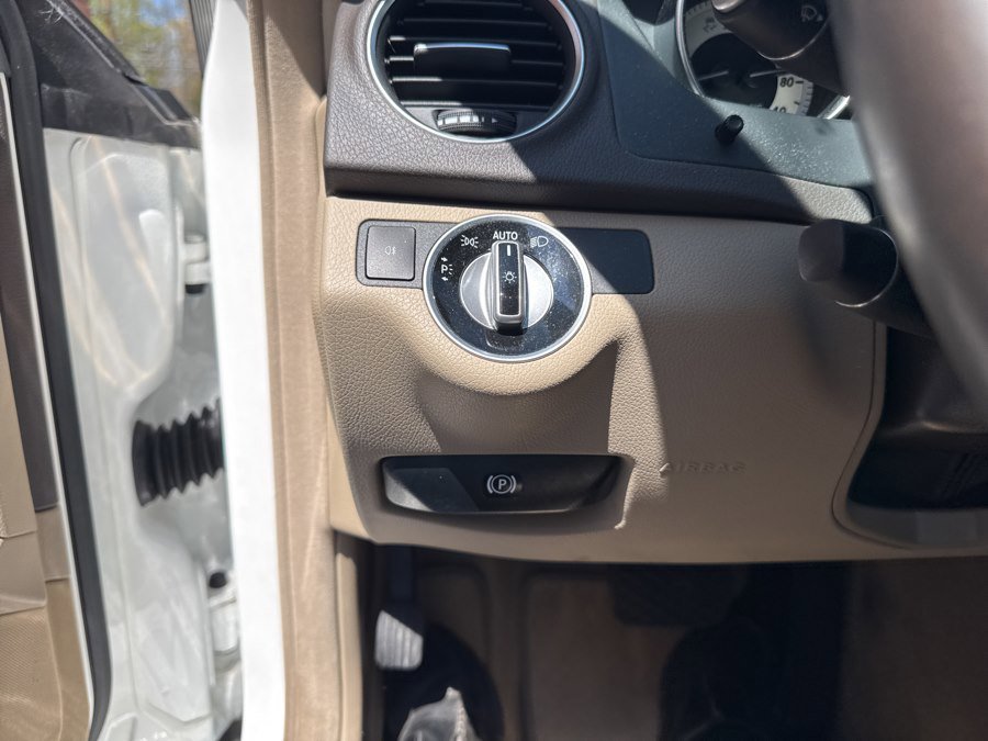 Used 2013 Mercedes-Benz C 300 Luxury image 28