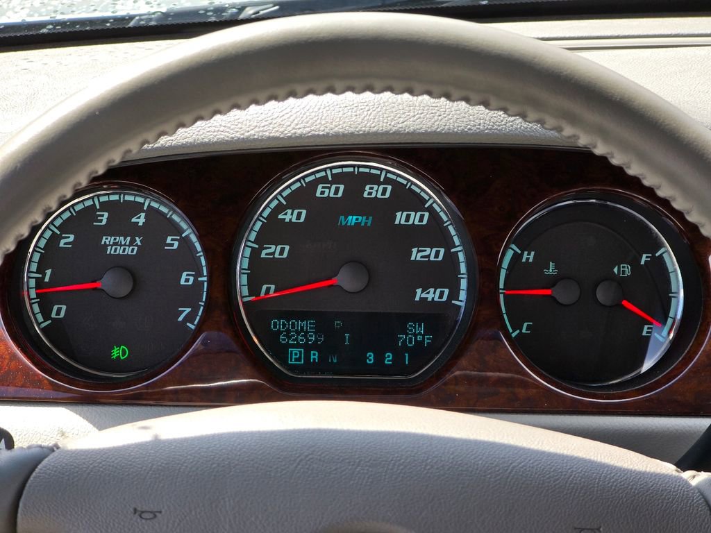 Used 2010 Buick Lucerne CXL image 5