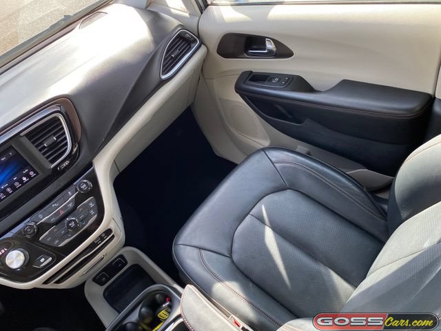 Used 2019 Chrysler Pacifica Touring-L FWD image 15