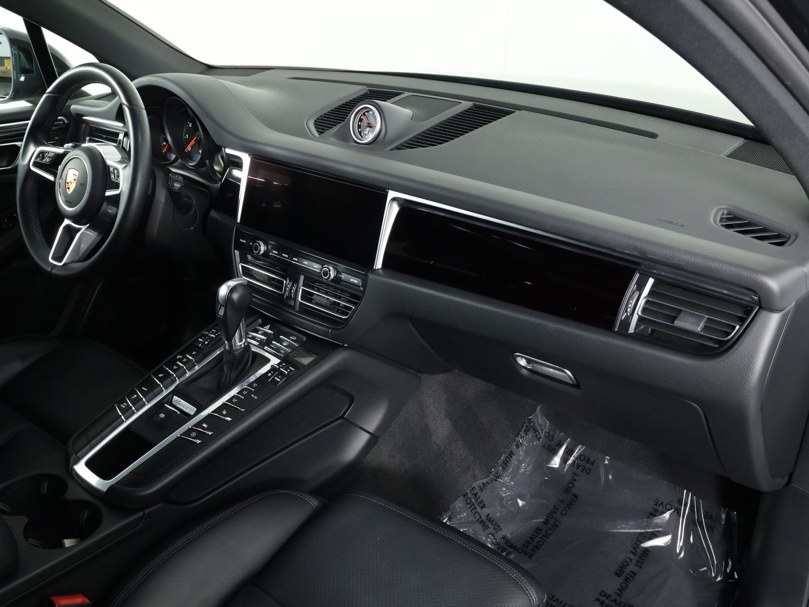 Certified 2021 Porsche Macan AWD/4WD image 24