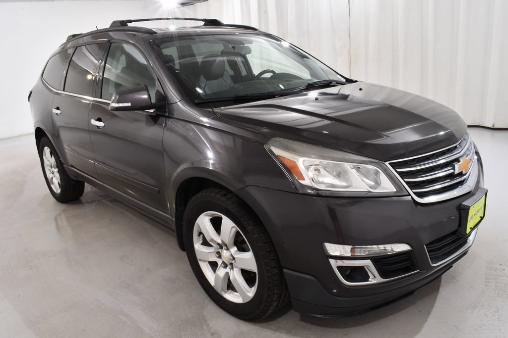 Used 2017 Chevrolet Traverse LT w/ Style and Technology Package FWD image 5